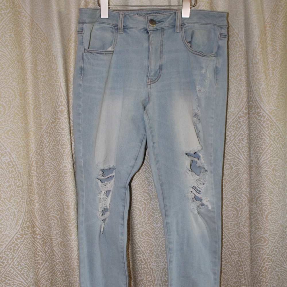 American Eagle light wash ripped jeggings